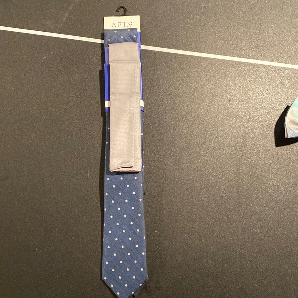APT.9 Tie w/ Pocket Square Occasion Set